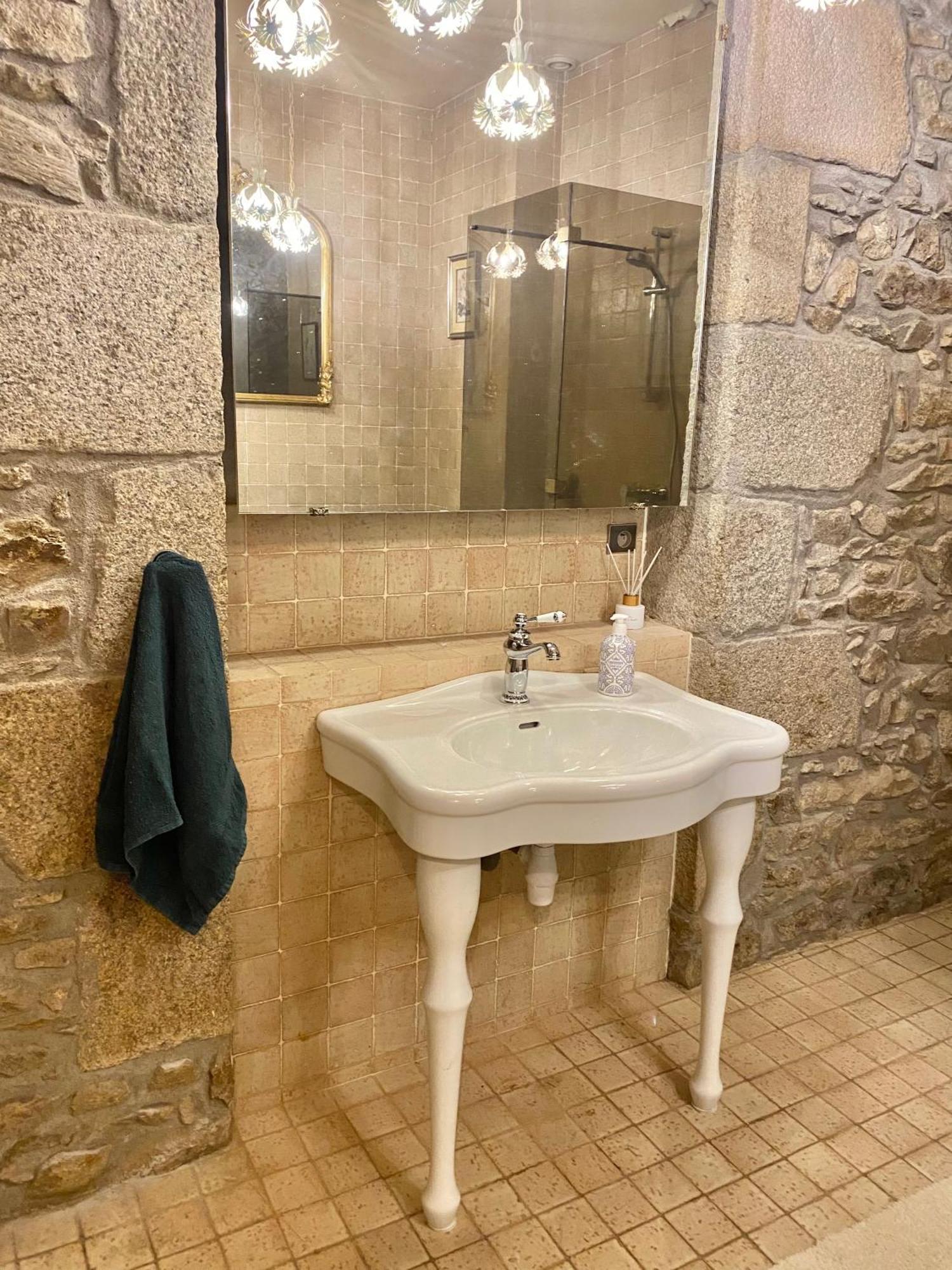 L'Hotel De Herce Chambre D'Hote Mayenne Værelse billede