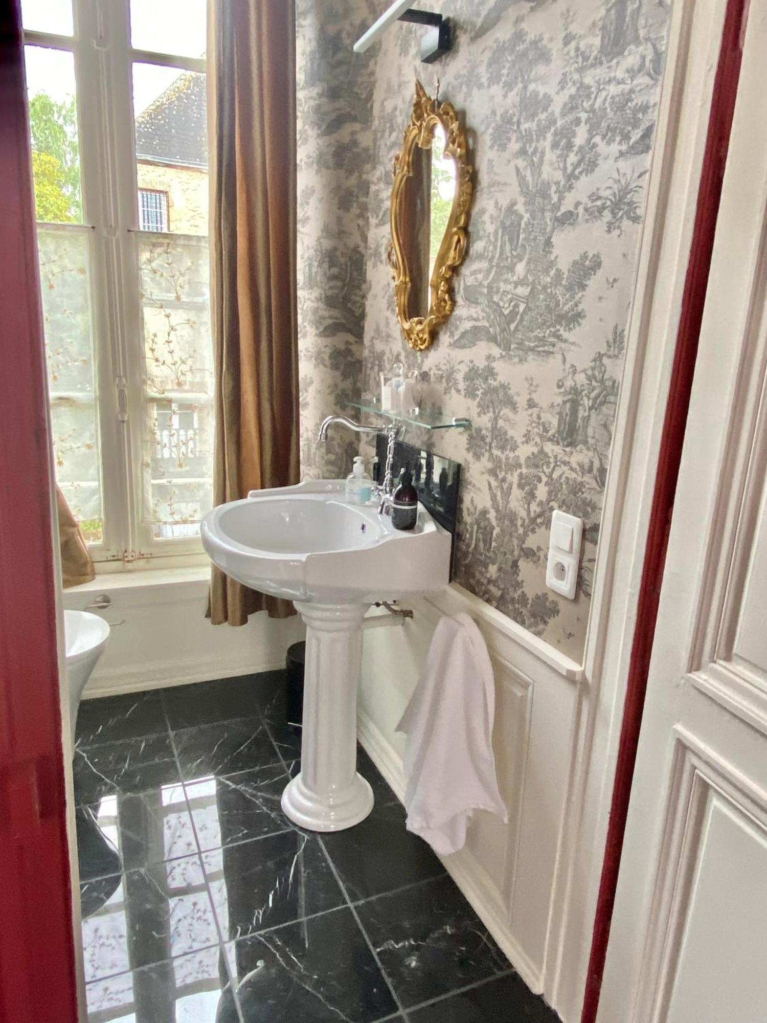 L'Hotel De Herce Chambre D'Hote Mayenne Eksteriør billede